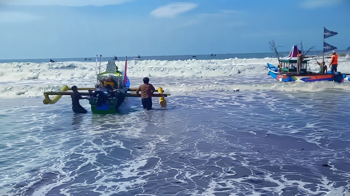 Sedekah Laut sebagai Wujud Syukur Nelayan Cilacap